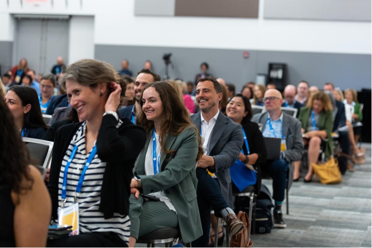 Participants souriant pendant une session complète